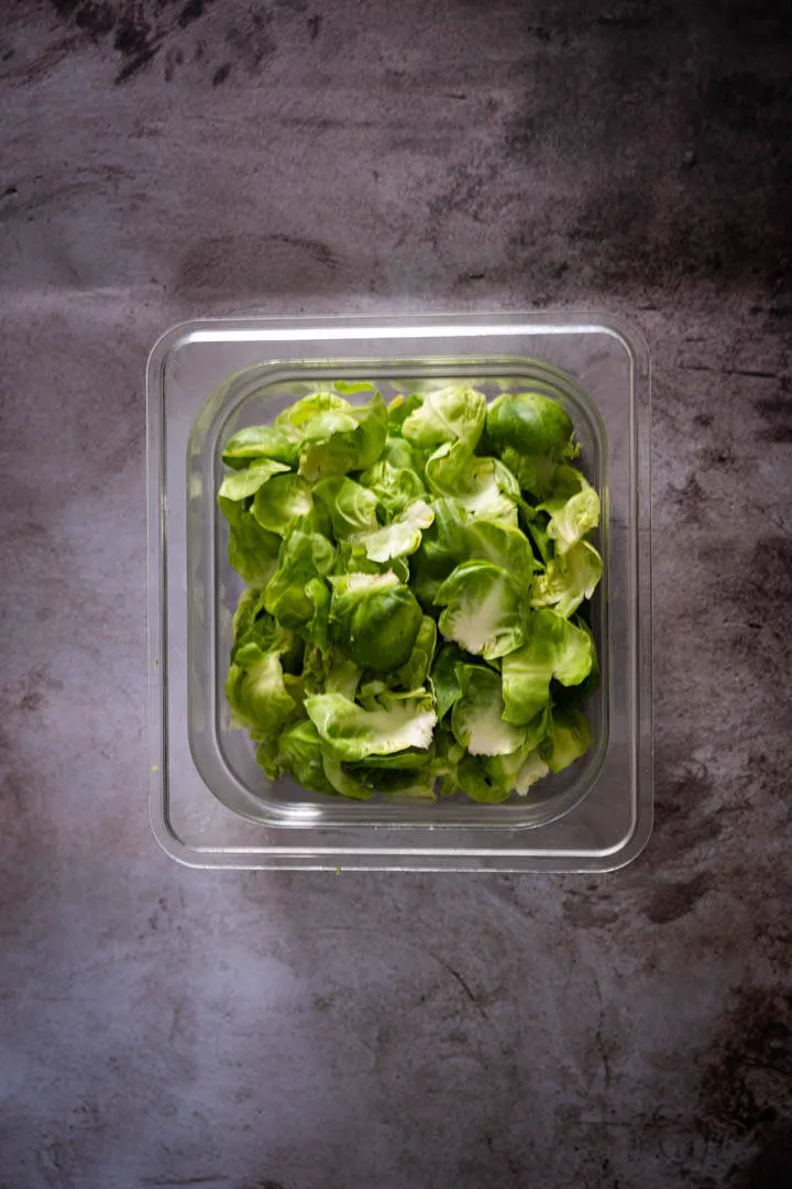Instructions 2: Fry the outer Brussels sprout leaves in batches until evenly brown and crispy.