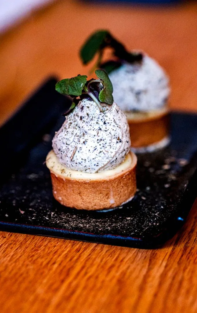 Yuzu tartelette with green tea and fruit at Oncle Lee Kăo Montreal, a bright citrus closer that cuts through the savory meal and ends the night on a clean, considered note